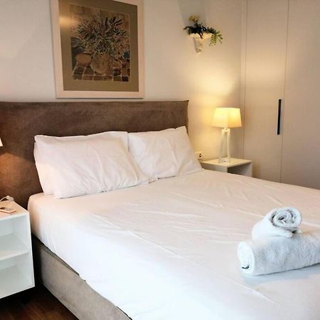 Elegant Apartment In Acropolis เอเธนส์ ภายนอก รูปภาพ
