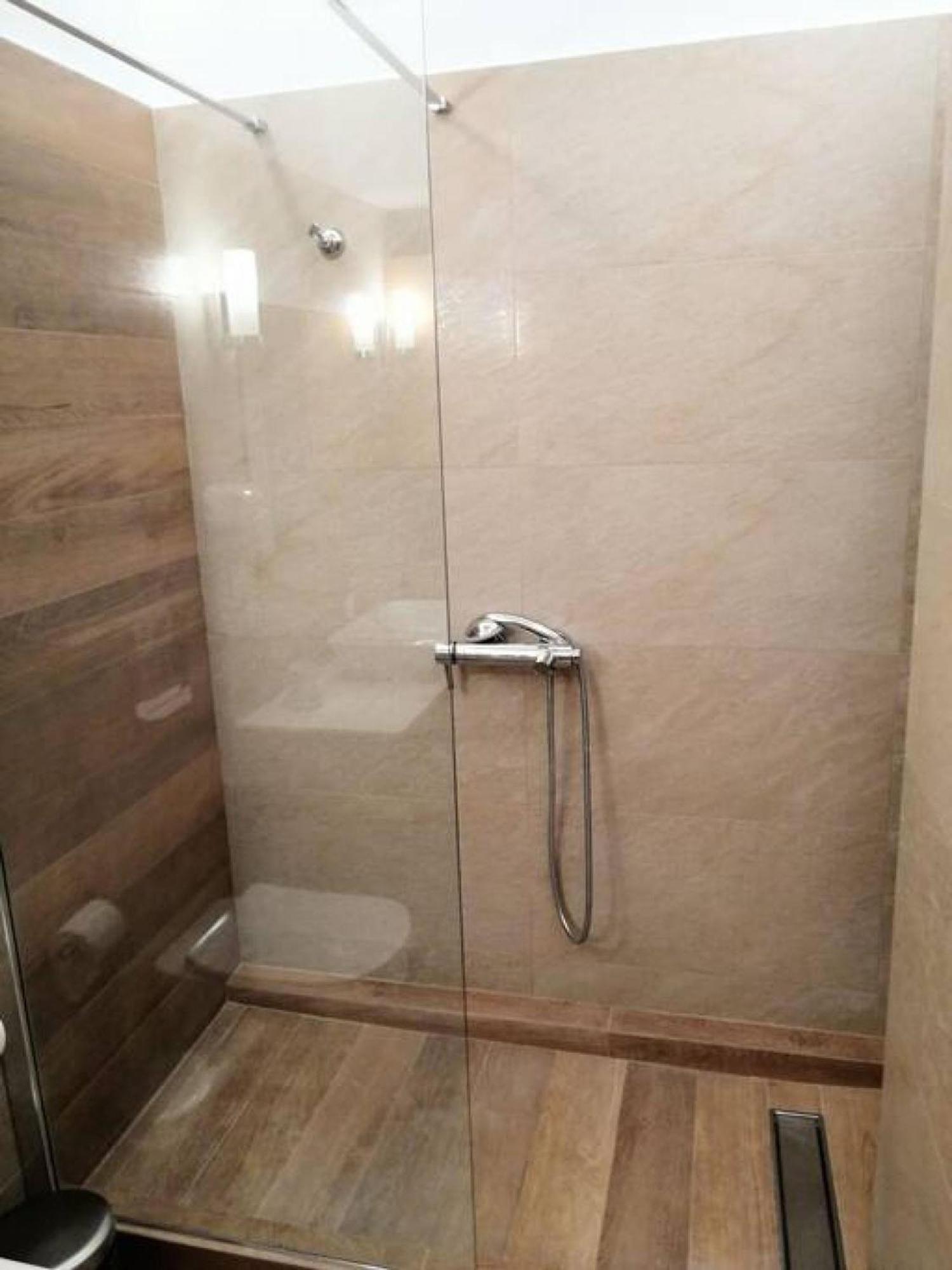 Elegant Apartment In Acropolis เอเธนส์ ภายนอก รูปภาพ