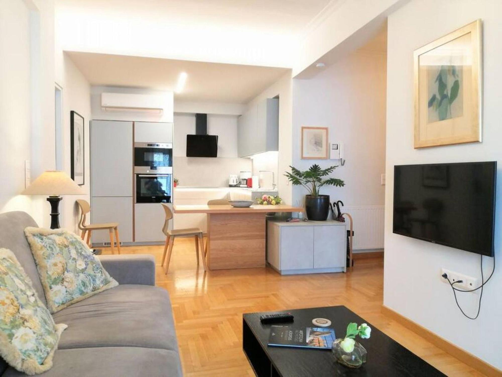 Elegant Apartment In Acropolis เอเธนส์ ภายนอก รูปภาพ
