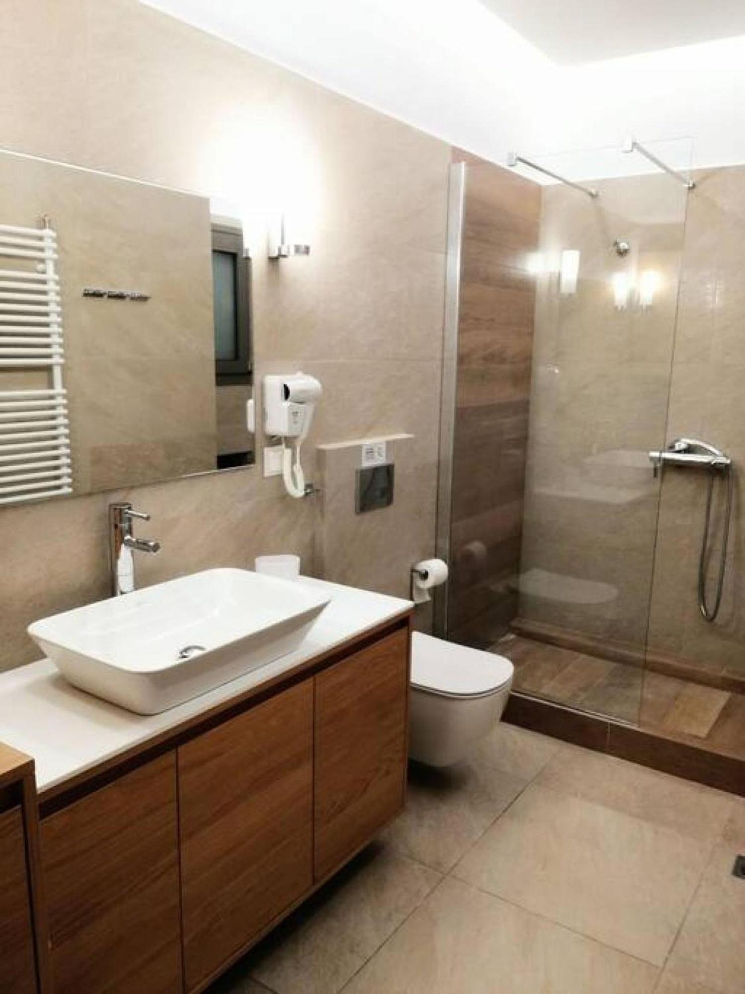 Elegant Apartment In Acropolis เอเธนส์ ภายนอก รูปภาพ