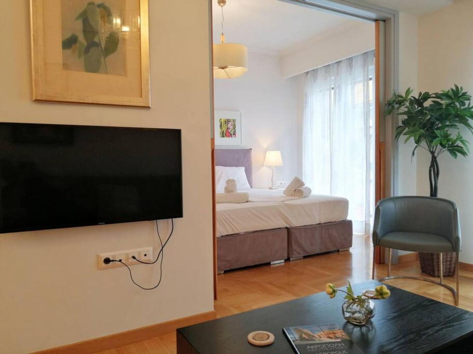 Elegant Apartment In Acropolis เอเธนส์ ภายนอก รูปภาพ